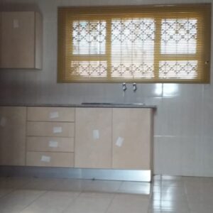 Bachelors available for rental at Birchleigh North