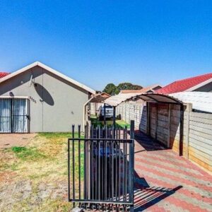 2 Bedroom house for sale in Terenure, Kempton Park